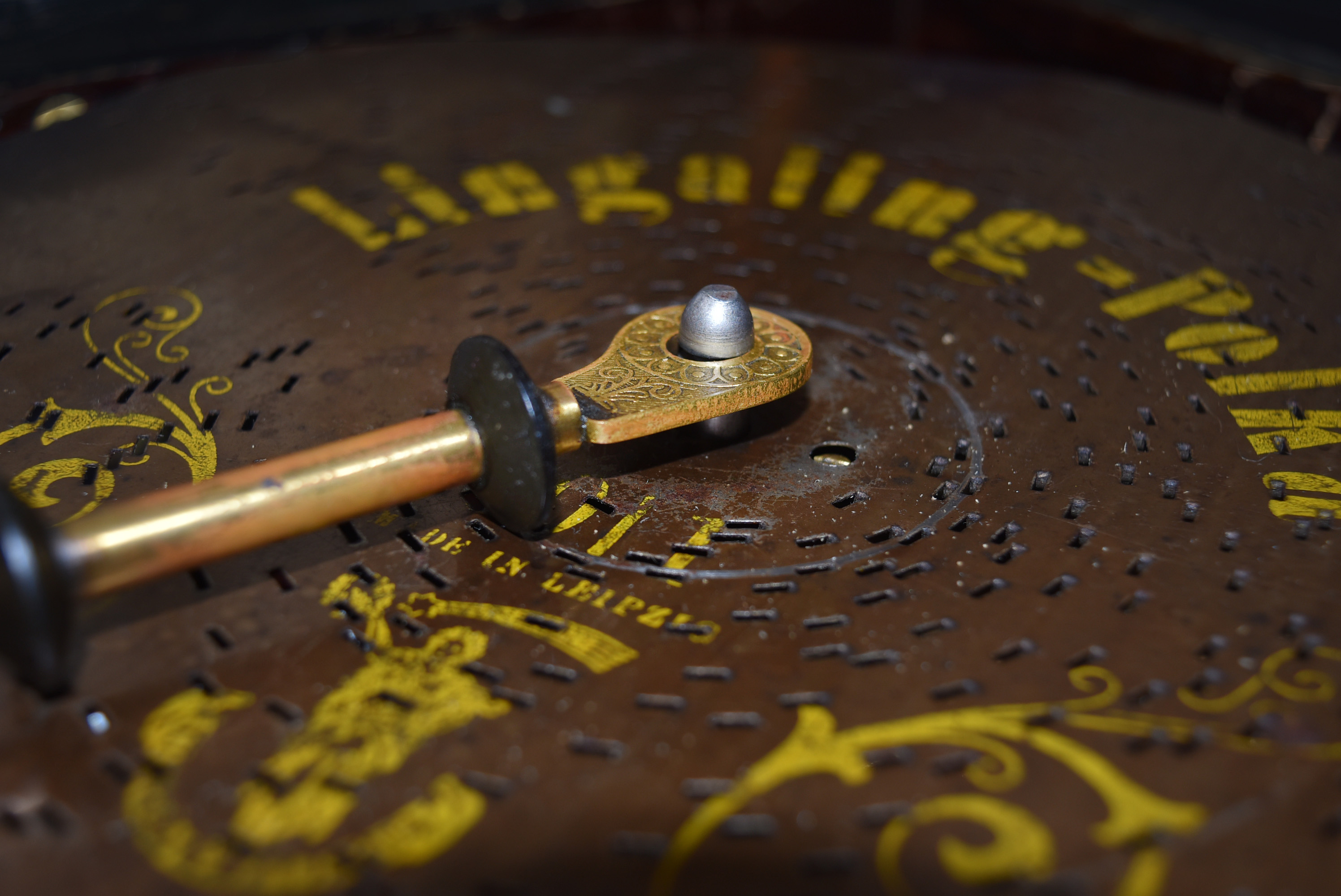 The Collector's Auction – featuring Antiques, Mechanical Music & Fashion 