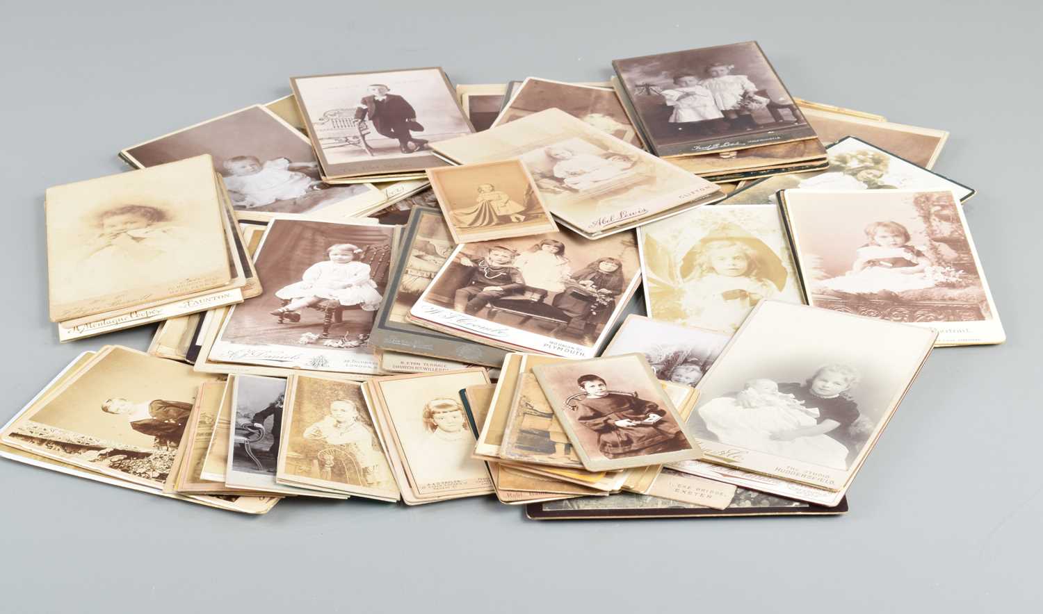 Lot 84 - Carte de Viste & Cabinet Cards of Children