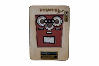 Lot 20 - A Vintage Rotamint Luxus Arcade Machine
