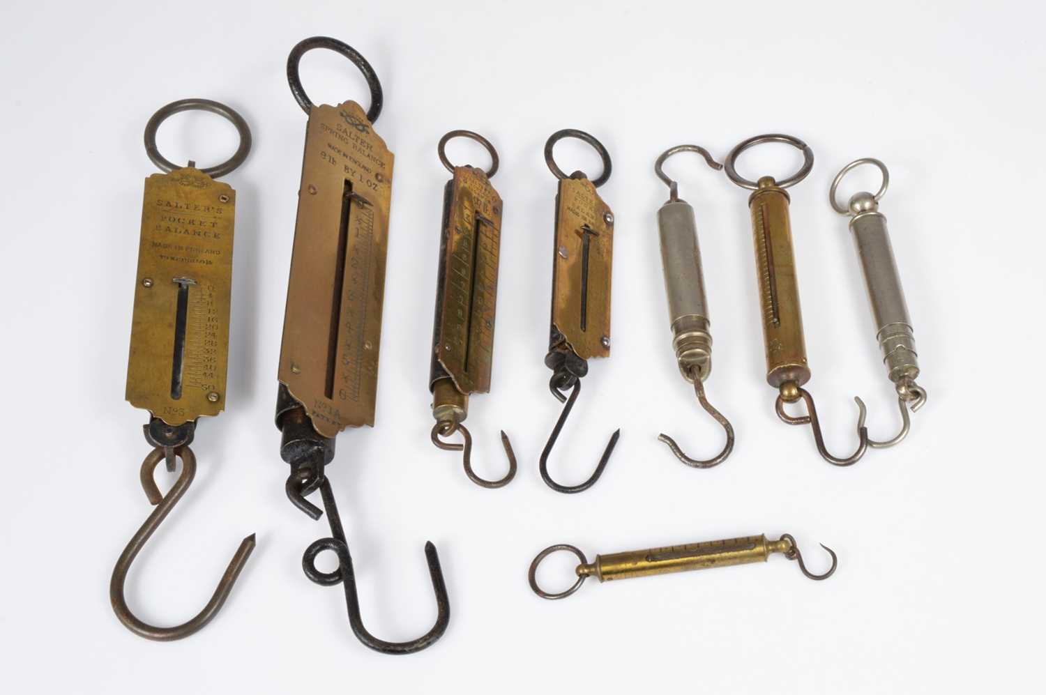 Lot 32 - A collection of pocket balance scales