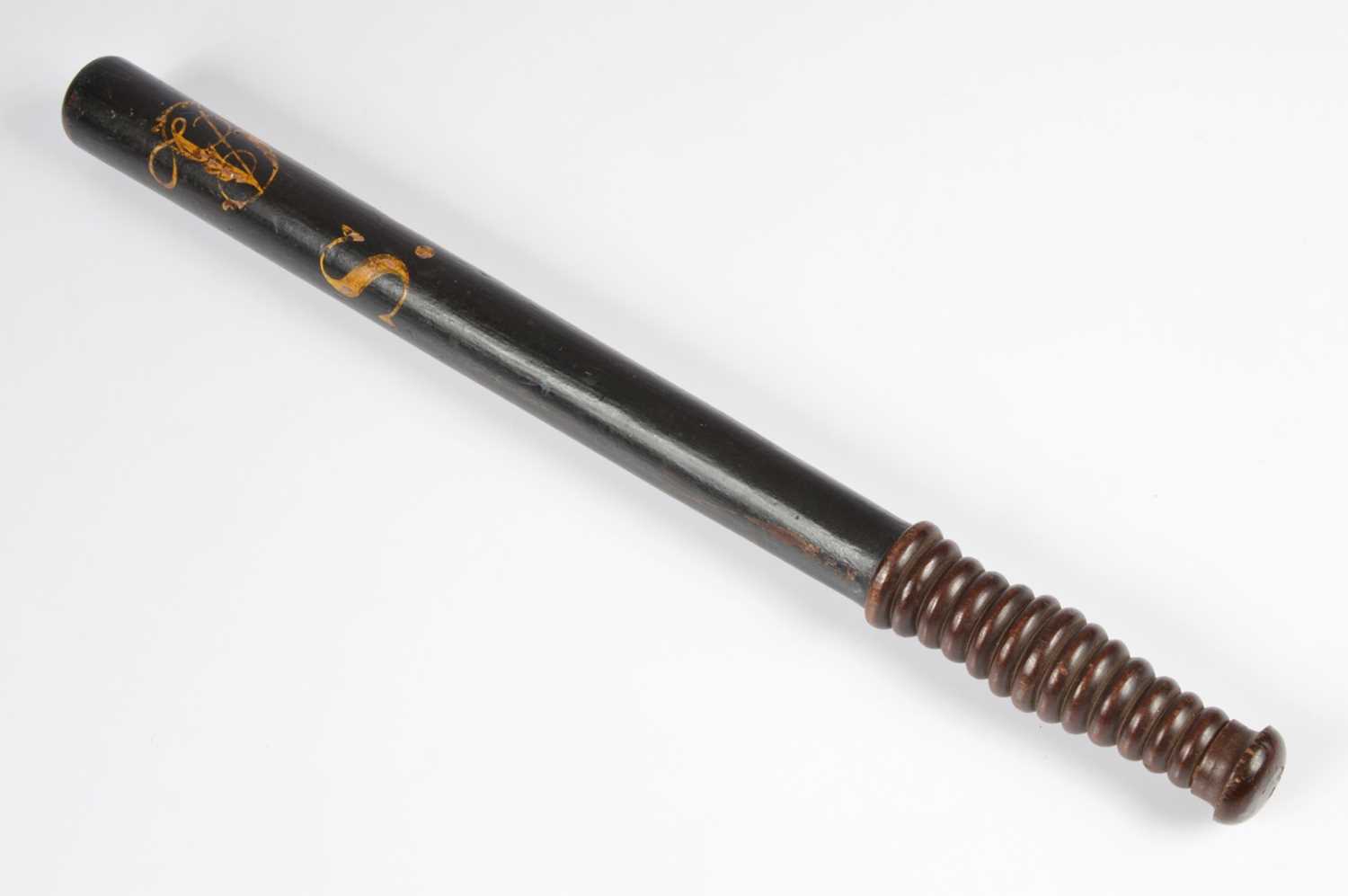 Lot 40 - A Victorian police constabulary truncheon