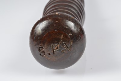 Lot 40 - A Victorian police constabulary truncheon