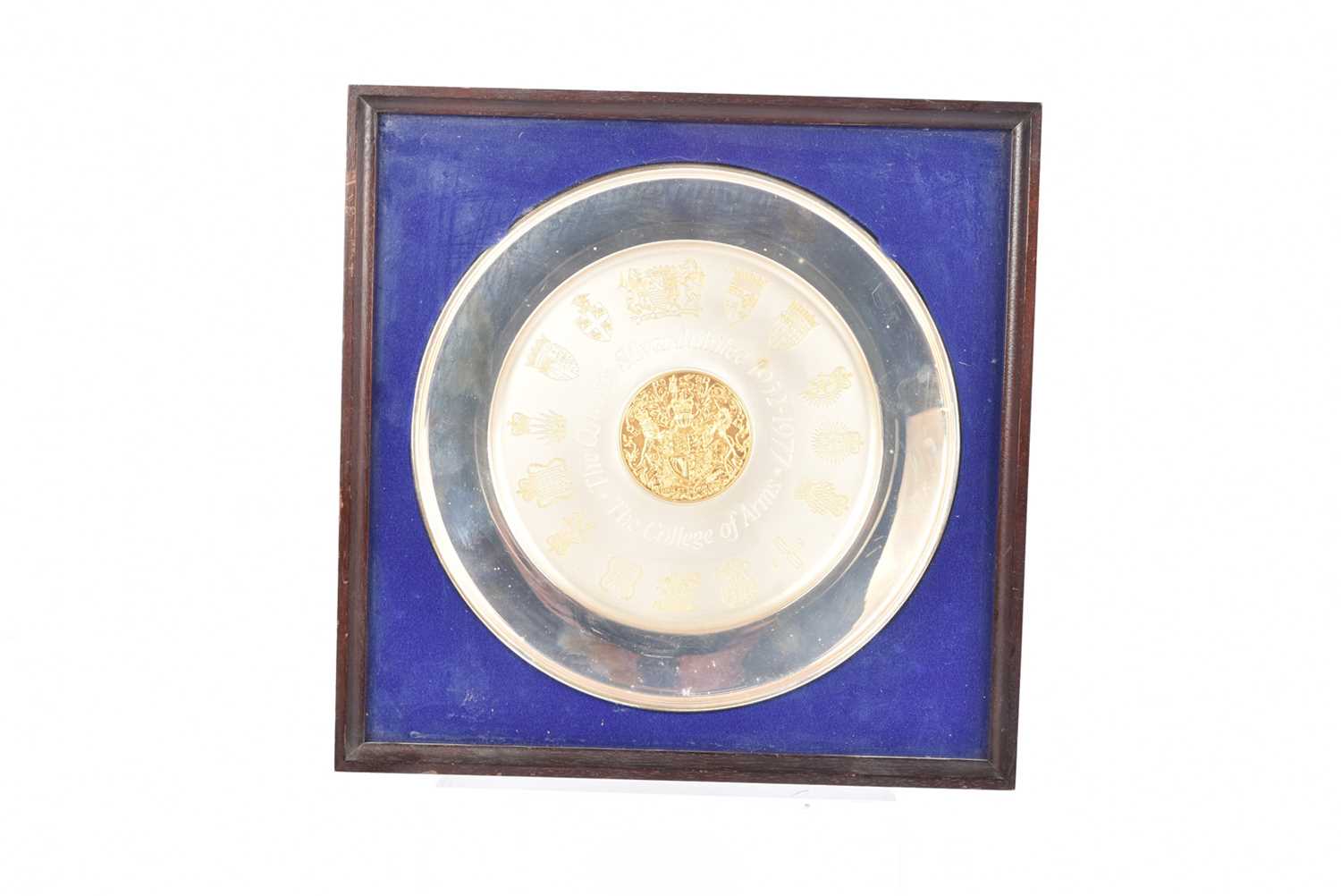 Lot 108 - The Royal College of Arms Silver Jubilee Commemorative Silver Charger