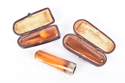 Lot 262 - An Edwardian Silver Collar and Amber cheroot