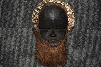 Lot 329 - A collection of African carved items