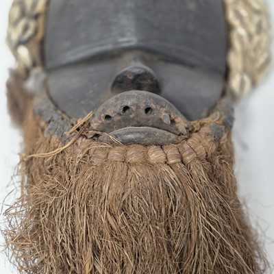 Lot 329 - A collection of African carved items