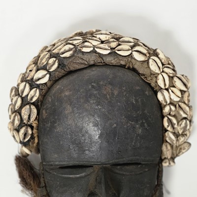 Lot 329 - A collection of African carved items