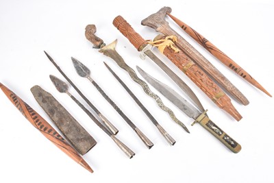 Lot 341 - An assortment of weaponry