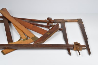 Lot 389 - A collection of vintage wood working tools