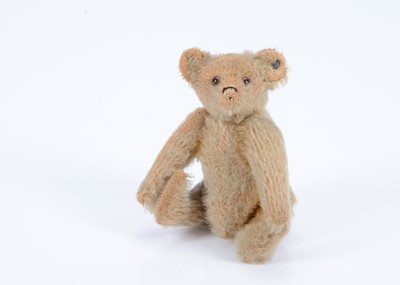 Lot 52 - A 1915/20 Steiff small teddy bear