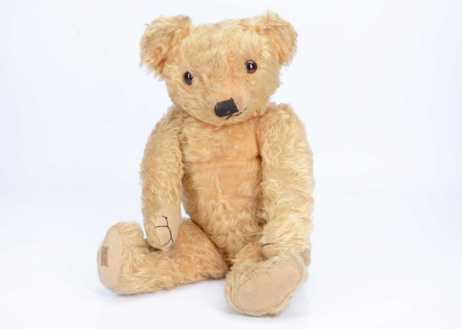 Lot 82 - A 1930s Merrythought teddy bear