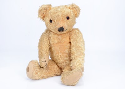 Lot 82 - A 1930s Merrythought teddy bear