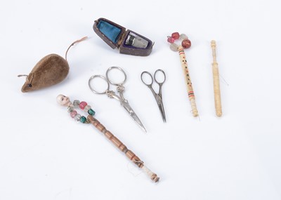 Lot 360 - Sewing items and lace bobbins
