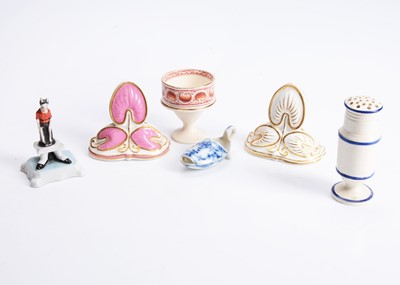 Lot 447 - Small pottery and porcelain pieces