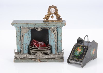 Lot 595 - An 19th century dolls’ house fireplace