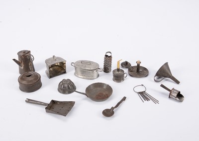 Lot 658 - 19th century tinplate dolls’ house kitchen equipment