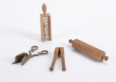 Lot 661 - Dolls’ house kitchen equipment