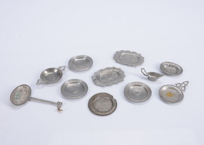 Lot 664 - 19th century pewter dolls’ house kitchen items