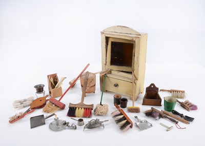 Lot 672 - Various dolls’ house kitchen items
