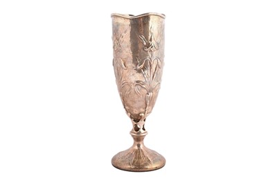 Lot 5 - An Edward VII silver art nouveau vase