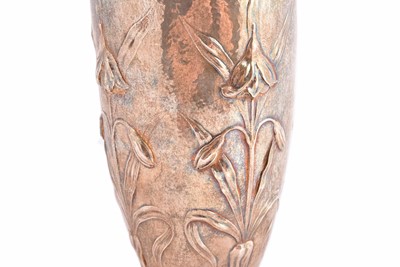 Lot 5 - An Edward VII silver art nouveau vase