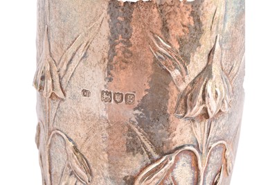 Lot 5 - An Edward VII silver art nouveau vase