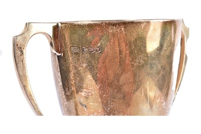 Lot 30 - An Elizabeth II presentation twin handled silver trophy