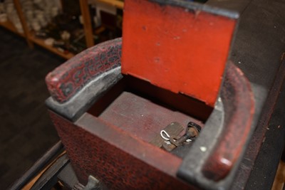 Lot 118 - An early 19th Century model fire engine