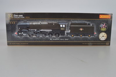 Lot 5 - Hornby (China) boxed 00 Gauge 'The One One' Collection R3941 BR black Class 9F 2-10-0 Ltd Ed Locomotive and Tender