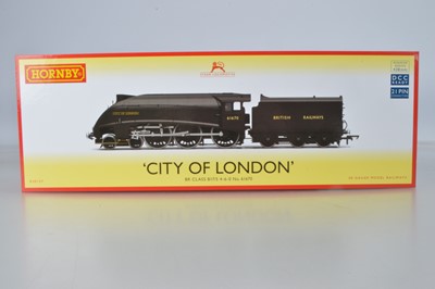 Lot 13 - Hornby (China) boxed 00 Gauge R30137 BR green Class B17/5 4-6-0 61670 'City of London' Locomotive and Tender