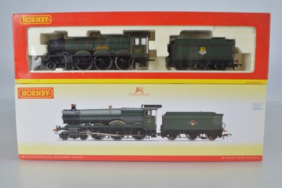 Lot 34 - Hornby (China) boxed 00 Gauge BR green Grange and Castle Class Locomotives and Tenders (2)