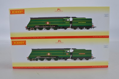Lot 73 - Hornby (China) boxed 00 Gauge SR Malachite green Merchant Navy Class         Locomotives and Tenders (2)