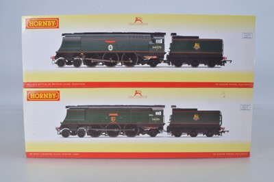 Lot 81 - Hornby (China) boxed 00  BR green West Country and Battle of Britain Class Locomotives and Tenders (2)