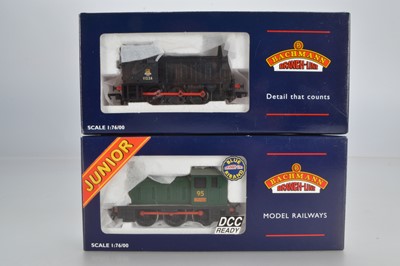 Lot 221 - Bachmann boxed 00 Gauge Class 04 Diesel Shunters (2)