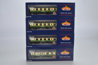 Lot 225 - Bachmann Exclusive to Model Rail boxed 00 Gauge 39-000X West Highland Line cream and green Mk1  Coaches (4)