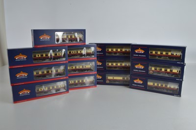 Lot 230 - Bachmann boxed 00 Gauge BR blood and custard Mk1 Coaches (13)
