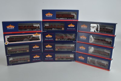 Lot 231 - Bachmann boxed 00 Gauge BR maroon  Mk1 Coaches (13)
