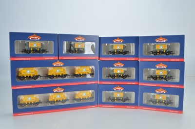Lot 237 - Bachmann boxed 00 Gauge Blue Circle and Cement Marketing Company Presflo Wagons (10 boxes, 14 wagons)
