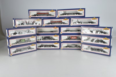 Lot 238 - Bachmann boxed 00 Gauge 30 Ton Bolster and 45-Ton Well Wagons with and with out loads (17)