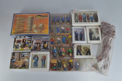 Lot 406 - LGB Gauge Preiser and Pola Figures and Freight (16)