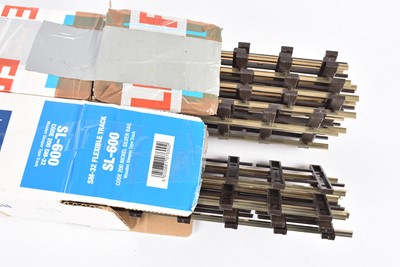 Lot 479 - 2 boxes of Peco streamline SM-32 Narrow Gauge 3' straight SL-600 track with Nickle Silver Rail (2)