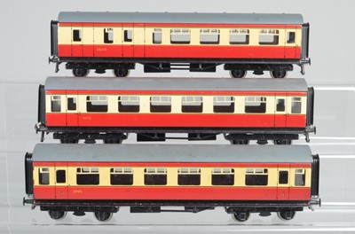 Lot 522 - Bassett Lowke O Gauge BR Passenger Coaches comprising 3rd Brake End 112/0, 1st Corridor  111/0 and 3rd Class 113/0 (3)