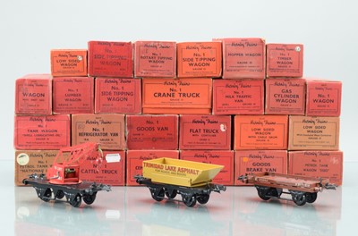 Lot 531 - Hornby 0 Gauge boxed post war rolling stock (24)