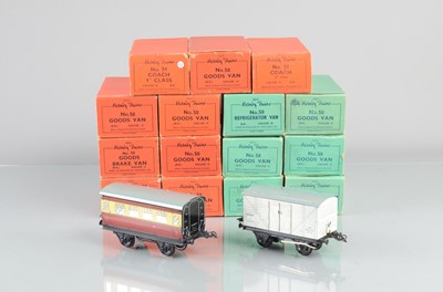 Lot 533 - Hornby O Gauge No 50 post war Goods and Refrigerator van (15)