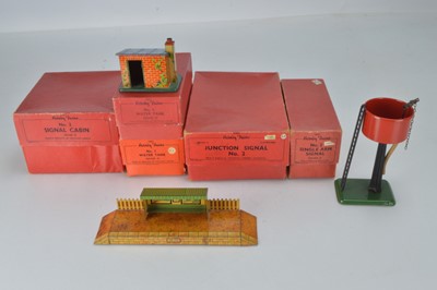 Lot 538 - Hornby O Gauge accessories (8)
