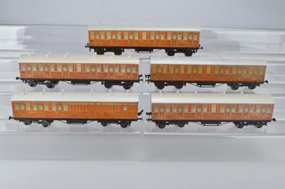 Lot 549 - Leeds Model Railway O gauge LNER Railway Coaches (5)