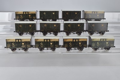Lot 556 - Leeds Model Company O Gauge GWR  6 x Cattle and 6 x Covered Wagons (12)
