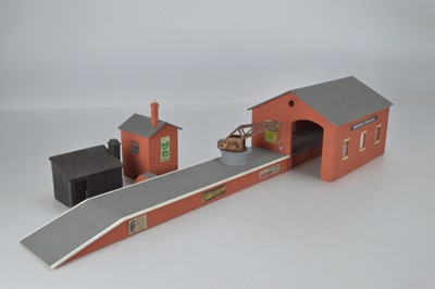 Lot 567 - Midland Models and other manufactories O Gauge railway accessories (5)
