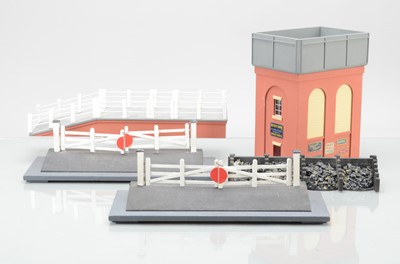 Lot 573 - Midland Models and other manufactures O Gauge and other railway accessories (5)