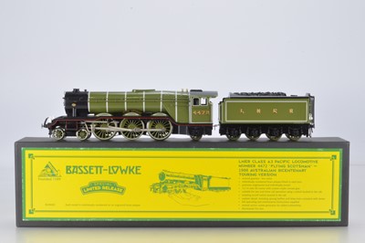 Lot 623 - Gorgi  / Bassett Lowke A3 class BL 99023 Australian Tour, LNER lined Apple Green No 4472 'Flying Scotsman' limited edition No 85